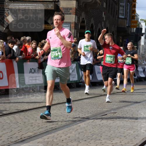 13.09.2026 - 21. swb-Marathon Bremen Strokosch-Dieckow http://msf.ph/oto/10358418 13.09.2026 13:33:53 Ziel 930, 2405, 2872, 2960, 3201, 3562, 3761, 4052, 4219, 4490, 4543, 5560, 5660, 5726, 5861, 5862, 6256, 6421, 6538, 6597, 6777, 6808, 6844, 6882, 6997, 7523, 7633, 7652, 7863, 8093, 8177, 8501, 8599, 8602, 8691, 9206, 9390, 9508, 9883, 10114, 13078, 1364, 1656, 2355, 2727, 3162, 3389, 3522, 3790, 3984, 4613, 5341, 5563, 6090, 6151, 6509, 6623, 7047, 7303, 7431, 7897, 7988, 8025, 8641, 8910, 13118 meine-sportfotos.de
