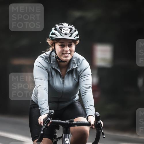 13.09.2026 - Stadtparktriathlon H.Heesch http://msf.ph/oto/10358419 13.09.2026 09:54:40 Radfahren 230, 334 meine-sportfotos.de