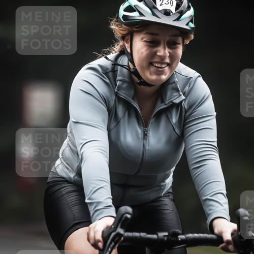 13.09.2026 - Stadtparktriathlon H.Heesch http://msf.ph/oto/10358432 13.09.2026 09:54:40 Radfahren 230, 334 meine-sportfotos.de