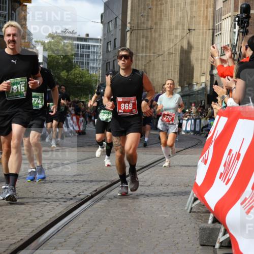 13.09.2026 - 21. swb-Marathon Bremen Strokosch-Dieckow http://msf.ph/oto/10358433 13.09.2026 13:37:48 Ziel 270, 391, 448, 869, 3323, 3627, 3804, 3823, 4155, 4300, 4433, 4628, 5388, 5612, 5738, 5791, 6804, 6911, 7003, 7074, 7571, 8380, 8439, 8553, 8674, 8748, 8753, 9441, 10062, 10106, 549, 1851, 2336, 2342, 2699, 3207, 3316, 3657, 3707, 4066, 4394, 4675, 4902, 4942, 6001, 6083, 7594, 7815, 7894, 8138, 8173, 8204, 8264, 8440, 8450, 8920, 8972, 9097, 9481, 9774, 13228 meine-sportfotos.de