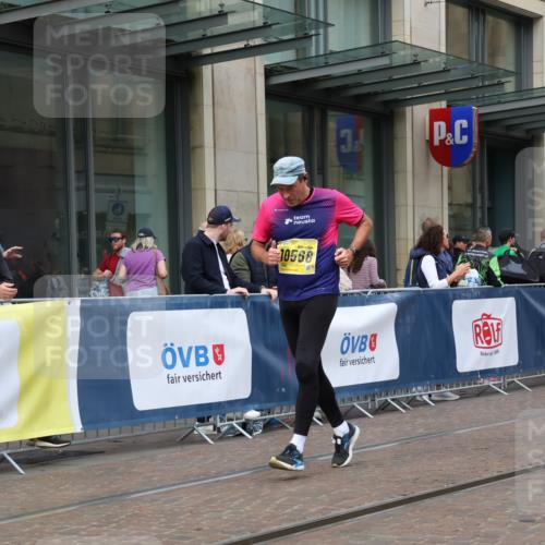 13.09.2026 - 21. swb-Marathon Bremen Strokosch-Dieckow http://msf.ph/oto/10358436 13.09.2026 11:18:36 Ziel 10005, 10202, 10264, 10344, 10524, 10568, 11443, 11629, 11794, 12090, 12422, 10176, 10194, 10535, 10600, 10651, 10895, 10899, 10997, 12371, 12561 meine-sportfotos.de