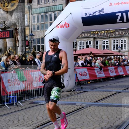13.09.2026 - 21. swb-Marathon Bremen Tim E. http://msf.ph/oto/10358442 13.09.2026 12:53:56 Ziel 272, 1089, 1168, 1606, 2352, 3080, 3606 meine-sportfotos.de