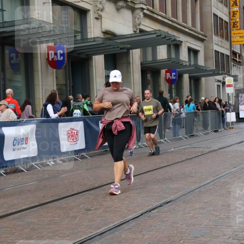 13.09.2026 - 21. swb-Marathon Bremen Strokosch-Dieckow http://msf.ph/oto/10358448 13.09.2026 11:18:37 Ziel 10005, 10202, 10264, 10344, 10524, 10568, 11443, 11629, 11794, 12090, 12422, 10176, 10194, 10535, 10600, 10651, 10895, 10899, 10997, 12371, 12561 meine-sportfotos.de