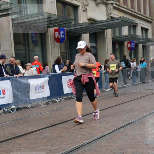 13.09.2026 - 21. swb-Marathon Bremen Strokosch-Dieckow http://msf.ph/oto/10358462 13.09.2026 11:18:37 Ziel 10005, 10202, 10264, 10344, 10524, 10568, 11443, 11629, 11794, 12090, 12422, 10176, 10194, 10535, 10600, 10651, 10895, 10899, 10997, 12371, 12561 meine-sportfotos.de
