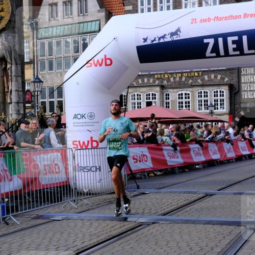 13.09.2026 - 21. swb-Marathon Bremen Tim E. http://msf.ph/oto/10358472 13.09.2026 12:54:10 Ziel 272, 5160, 13212 meine-sportfotos.de