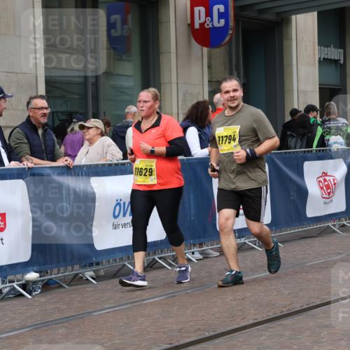 13.09.2026 - 21. swb-Marathon Bremen Strokosch-Dieckow http://msf.ph/oto/10358521 13.09.2026 11:18:39 Ziel 10005, 10202, 10264, 10344, 10524, 10568, 11443, 11629, 11794, 12090, 10176, 10194, 10535, 10600, 10651, 10895, 10899, 10997, 12371, 12422, 12561 meine-sportfotos.de