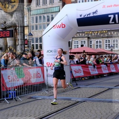 13.09.2026 - 21. swb-Marathon Bremen Tim E. http://msf.ph/oto/10358553 13.09.2026 12:54:16 Ziel 5160, 6112, 13212 meine-sportfotos.de