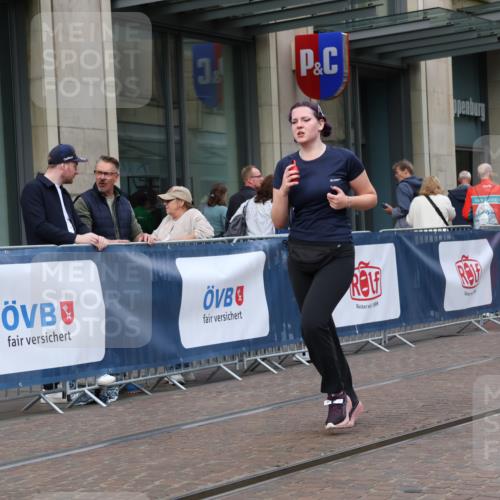 13.09.2026 - 21. swb-Marathon Bremen Strokosch-Dieckow http://msf.ph/oto/10358599 13.09.2026 11:18:43 Ziel 10005, 10202, 10344, 10524, 11629, 11794, 12090, 10176, 10194, 10264, 10535, 10568, 10600, 10895, 10899, 10997, 11443, 12371, 12422, 12561 meine-sportfotos.de