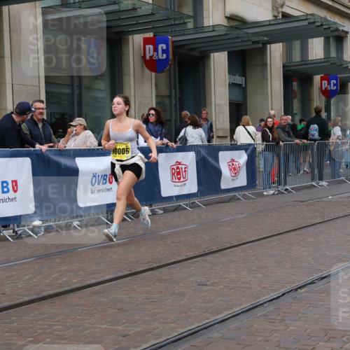 13.09.2026 - 21. swb-Marathon Bremen Strokosch-Dieckow http://msf.ph/oto/10358628 13.09.2026 11:18:46 Ziel 10202, 10344, 10524, 11629, 11794, 12090, 12462, 10005, 10176, 10194, 10264, 10344, 10535, 10568, 10600, 10895, 10899, 10997, 11443, 12371, 12422, 12561 meine-sportfotos.de