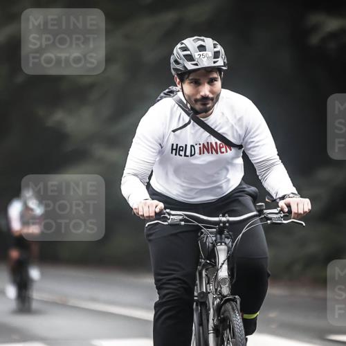 13.09.2026 - Stadtparktriathlon H.Heesch http://msf.ph/oto/10358638 13.09.2026 09:55:13 Radfahren 210, 218, 250, 254, 268, 278, 320 meine-sportfotos.de