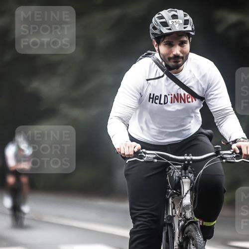 13.09.2026 - Stadtparktriathlon H.Heesch http://msf.ph/oto/10358643 13.09.2026 09:55:13 Radfahren 210, 218, 250, 254, 268, 278, 320 meine-sportfotos.de