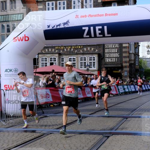 13.09.2026 - 21. swb-Marathon Bremen Tim E. http://msf.ph/oto/10358648 13.09.2026 12:54:26 Ziel 1256, 1629, 6112, 9399, 9617 meine-sportfotos.de