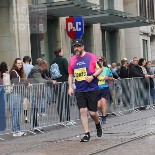 13.09.2026 - 21. swb-Marathon Bremen Strokosch-Dieckow http://msf.ph/oto/10358676 13.09.2026 11:18:55 Ziel 10629, 10933, 11050, 11760, 12224, 12462, 10005, 10202, 10264, 10344, 10524, 10568, 10997, 11443, 11629, 11794, 12090, 12371, 12422, 12561 meine-sportfotos.de
