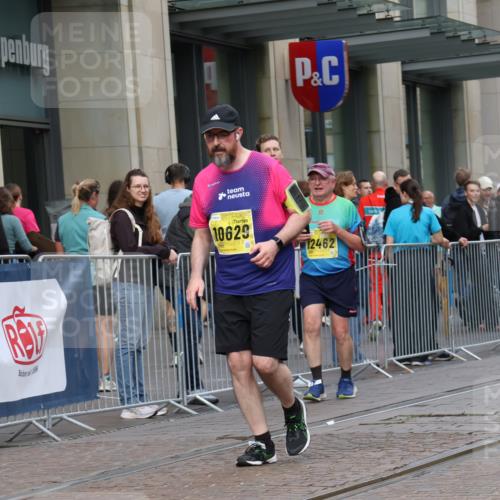 13.09.2026 - 21. swb-Marathon Bremen Strokosch-Dieckow http://msf.ph/oto/10358689 13.09.2026 11:18:56 Ziel 10629, 10933, 11050, 11760, 12224, 12462, 10005, 10202, 10264, 10344, 10524, 10568, 10997, 11443, 11629, 11794, 12090, 12371, 12422, 12561 meine-sportfotos.de