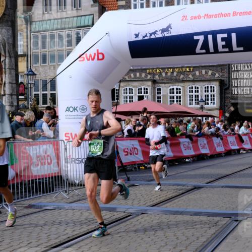13.09.2026 - 21. swb-Marathon Bremen Tim E. http://msf.ph/oto/10358694 13.09.2026 12:54:27 Ziel 1256, 1629, 6112, 9399, 9617 meine-sportfotos.de