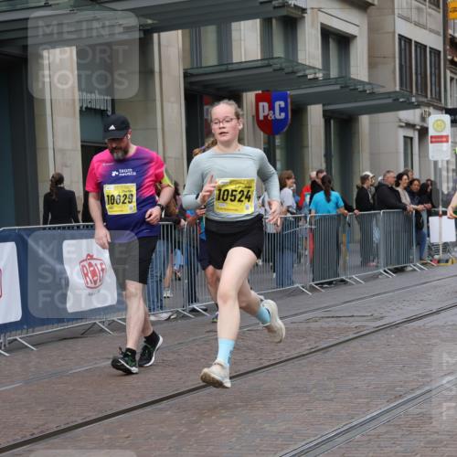 13.09.2026 - 21. swb-Marathon Bremen Strokosch-Dieckow http://msf.ph/oto/10358723 13.09.2026 11:18:57 Ziel 10629, 10933, 11050, 11760, 12224, 12462, 10005, 10202, 10264, 10344, 10524, 10568, 10997, 11443, 11629, 11794, 12090, 12371, 12422 meine-sportfotos.de