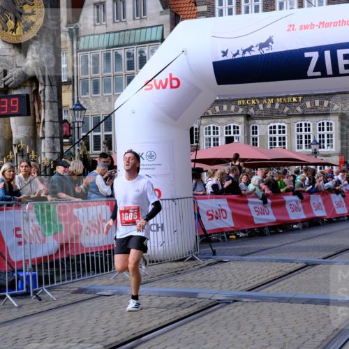 13.09.2026 - 21. swb-Marathon Bremen Tim E. http://msf.ph/oto/10358728 13.09.2026 12:54:28 Ziel 1256, 1629, 6112, 9399, 9617 meine-sportfotos.de