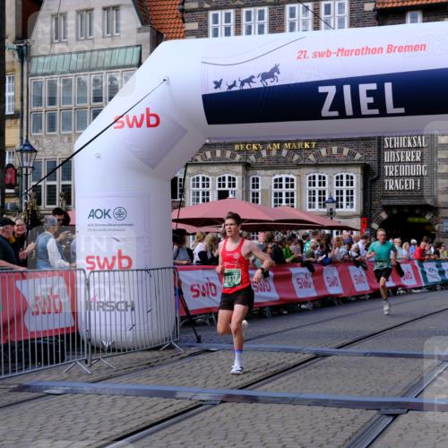 13.09.2026 - 21. swb-Marathon Bremen Tim E. http://msf.ph/oto/10358765 13.09.2026 12:54:30 Ziel 1256, 1629, 6112, 9399, 9617 meine-sportfotos.de