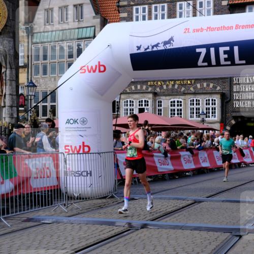 13.09.2026 - 21. swb-Marathon Bremen Tim E. http://msf.ph/oto/10358778 13.09.2026 12:54:30 Ziel 1256, 1629, 6112, 9399, 9617 meine-sportfotos.de