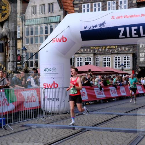 13.09.2026 - 21. swb-Marathon Bremen Tim E. http://msf.ph/oto/10358793 13.09.2026 12:54:31 Ziel 1256, 1629, 6112, 9399, 9617 meine-sportfotos.de