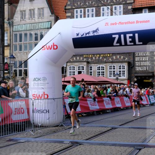 13.09.2026 - 21. swb-Marathon Bremen Tim E. http://msf.ph/oto/10358841 13.09.2026 12:54:32 Ziel 1256, 1629, 6112, 9399, 9617 meine-sportfotos.de