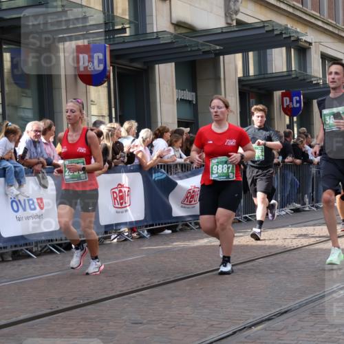 13.09.2026 - 21. swb-Marathon Bremen Strokosch-Dieckow http://msf.ph/oto/10358868 13.09.2026 13:35:11 Ziel 156, 607, 1150, 2003, 2041, 2090, 2318, 2356, 2625, 2866, 3055, 3311, 3621, 4062, 4326, 5308, 5661, 6315, 6320, 6418, 6465, 6466, 6644, 6837, 7285, 7305, 7377, 7597, 7700, 8300, 8401, 8530, 8773, 8816, 8915, 9845, 9862, 9887, 489, 536, 2366, 2413, 2430, 2492, 2755, 3063, 3181, 3217, 3311, 3768, 3916, 4487, 4635, 4985, 5016, 5125, 5415, 5647, 5684, 6085, 6391, 6403, 6627, 6655, 6750, 6756, 7123, 7405, 7657, 7750, 8515, 9017 meine-sportfotos.de