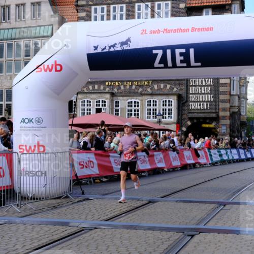 13.09.2026 - 21. swb-Marathon Bremen Tim E. http://msf.ph/oto/10358891 13.09.2026 12:54:34 Ziel 1256, 1629, 9399, 9617 meine-sportfotos.de