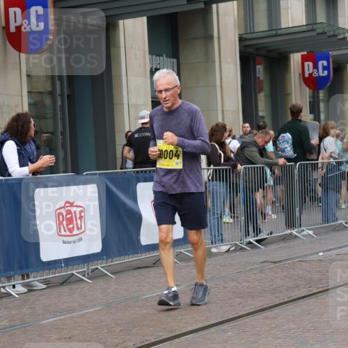 13.09.2026 - 21. swb-Marathon Bremen Strokosch-Dieckow http://msf.ph/oto/10358908 13.09.2026 11:19:05 Ziel 10004, 10629, 10933, 11050, 11760, 12224, 12462, 10005, 10202, 10264, 10344, 10524, 10568, 11443, 11629, 11794, 12090 meine-sportfotos.de