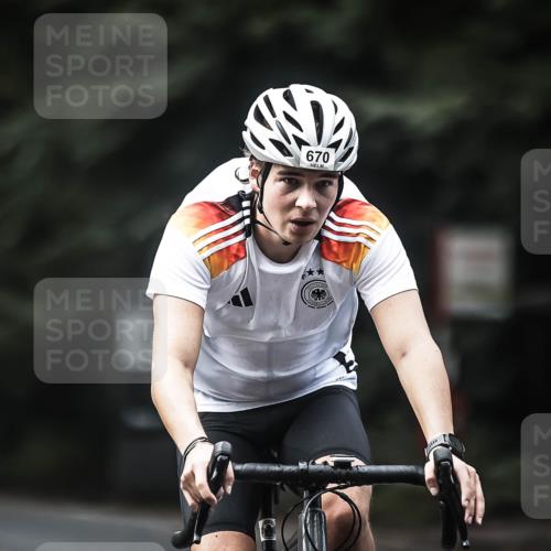 13.09.2026 - Stadtparktriathlon H.Heesch http://msf.ph/oto/10358910 13.09.2026 11:12:41 Radfahren 653, 664, 670, 702 meine-sportfotos.de