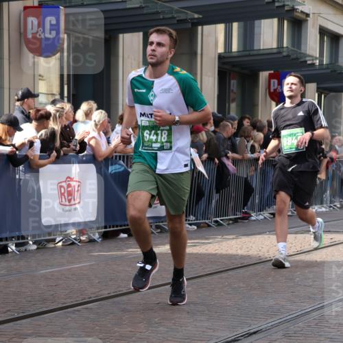 13.09.2026 - 21. swb-Marathon Bremen Strokosch-Dieckow http://msf.ph/oto/10358930 13.09.2026 13:35:13 Ziel 156, 607, 1150, 2041, 2090, 2318, 2356, 2625, 2866, 3055, 3087, 3226, 3621, 3704, 3780, 4062, 4326, 5308, 5661, 6315, 6418, 6465, 6466, 6644, 6649, 6837, 7285, 7305, 7377, 7597, 7675, 7700, 8401, 8530, 8773, 8816, 8915, 9784, 9845, 9862, 9887, 9892, 489, 536, 2003, 2366, 2413, 2430, 2492, 2755, 3063, 3217, 3311, 3768, 3916, 4487, 4635, 4985, 5016, 5125, 5647, 6085, 6320, 6391, 6403, 6627, 6655, 6750, 6756, 7123, 7405, 7657, 7750, 8515, 9017 meine-sportfotos.de