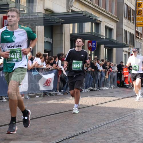 13.09.2026 - 21. swb-Marathon Bremen Strokosch-Dieckow http://msf.ph/oto/10358951 13.09.2026 13:35:13 Ziel 156, 607, 1150, 2041, 2090, 2318, 2356, 2625, 2866, 3055, 3087, 3226, 3621, 3704, 3780, 4062, 4326, 5308, 5661, 6315, 6418, 6465, 6466, 6644, 6649, 6837, 7285, 7305, 7377, 7597, 7675, 7700, 8401, 8530, 8773, 8816, 8915, 9784, 9845, 9862, 9887, 9892, 489, 536, 2003, 2366, 2413, 2430, 2492, 2755, 3063, 3217, 3311, 3768, 3916, 4487, 4635, 4985, 5016, 5125, 5647, 6085, 6320, 6391, 6403, 6627, 6655, 6750, 6756, 7123, 7405, 7657, 7750, 8515, 9017 meine-sportfotos.de