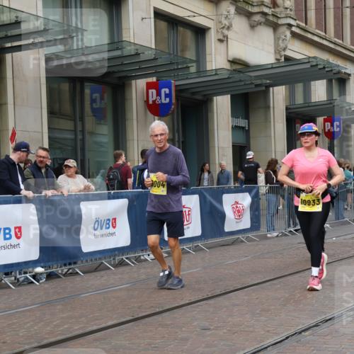 13.09.2026 - 21. swb-Marathon Bremen Strokosch-Dieckow http://msf.ph/oto/10358955 13.09.2026 11:19:06 Ziel 10004, 10629, 10933, 11050, 11760, 12224, 12462, 10005, 10202, 10264, 10344, 10524, 10568, 11443, 11629, 11794, 12090 meine-sportfotos.de