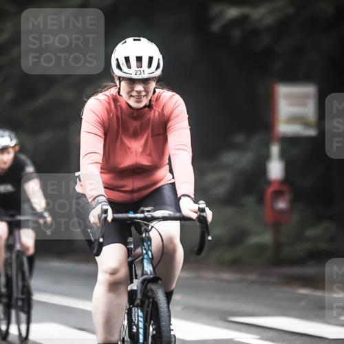 13.09.2026 - Stadtparktriathlon H.Heesch http://msf.ph/oto/10358964 13.09.2026 09:55:59 Radfahren 231, 246, 263, 265 meine-sportfotos.de