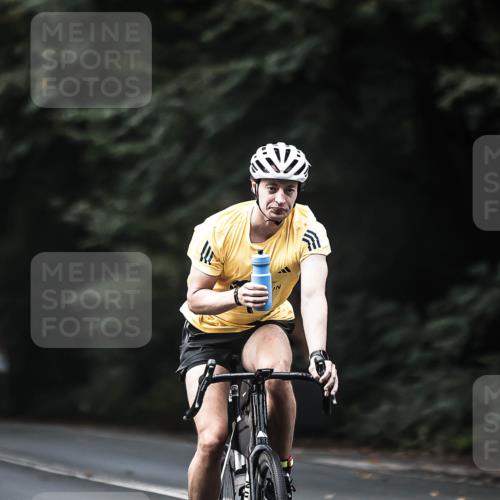13.09.2026 - Stadtparktriathlon H.Heesch http://msf.ph/oto/10359006 13.09.2026 11:12:48 Radfahren 597, 653, 702 meine-sportfotos.de