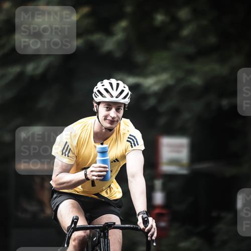 13.09.2026 - Stadtparktriathlon H.Heesch http://msf.ph/oto/10359021 13.09.2026 11:12:49 Radfahren 597, 653, 702 meine-sportfotos.de
