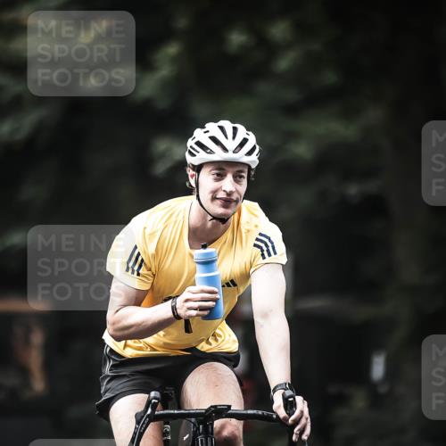 13.09.2026 - Stadtparktriathlon H.Heesch http://msf.ph/oto/10359023 13.09.2026 11:12:49 Radfahren 597, 653, 702 meine-sportfotos.de