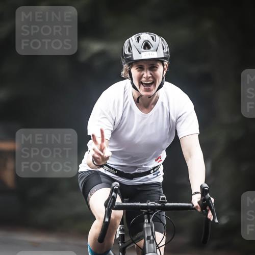 13.09.2026 - Stadtparktriathlon H.Heesch http://msf.ph/oto/10359040 13.09.2026 09:56:05 Radfahren 246, 265, 345 meine-sportfotos.de