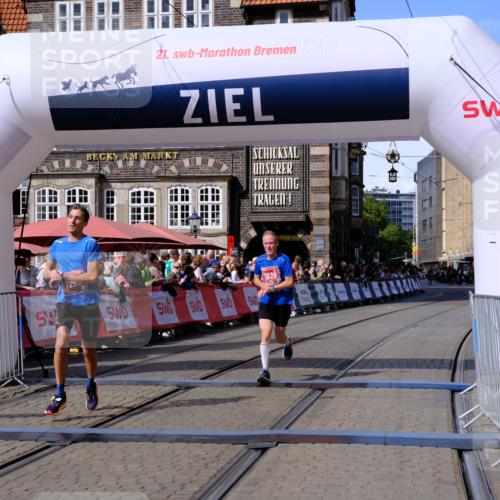 13.09.2026 - 21. swb-Marathon Bremen Tim E. http://msf.ph/oto/10359045 13.09.2026 12:54:58 Ziel 1020 meine-sportfotos.de