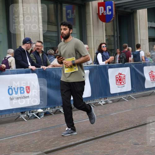 13.09.2026 - 21. swb-Marathon Bremen Strokosch-Dieckow http://msf.ph/oto/10359067 13.09.2026 11:19:09 Ziel 10004, 10629, 10933, 11050, 11760, 12224, 12462, 10005, 10202, 10344, 10524, 11629, 11794, 12090 meine-sportfotos.de