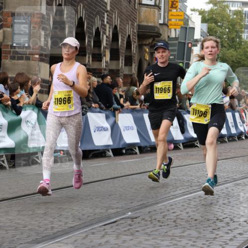 13.09.2026 - 21. swb-Marathon Bremen Strokosch-Dieckow http://msf.ph/oto/10359071 13.09.2026 10:57:42 Ziel 10166, 10177, 10226, 10300, 10394, 10517, 10518, 10578, 10687, 10969, 11106, 11365, 11480, 11498, 11609, 11667, 11734, 11966, 12037, 12111, 12263, 12372, 12382, 12383, 12400, 12411, 10078, 10460, 10559, 10565, 10707, 10728, 11136, 11153, 11332, 11532, 11568, 11824, 11856, 12228, 12231, 12427, 12551, 12555 meine-sportfotos.de