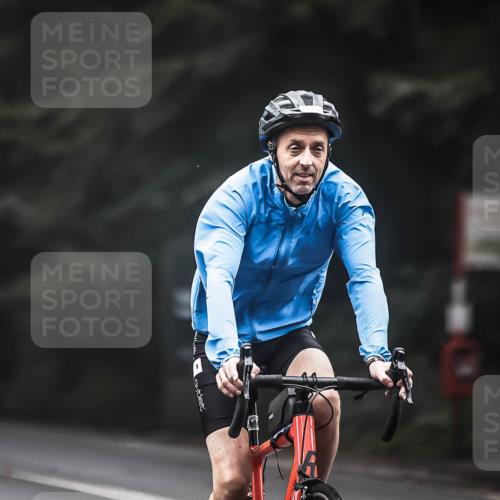 13.09.2026 - Stadtparktriathlon H.Heesch http://msf.ph/oto/10359086 13.09.2026 09:56:07 Radfahren 246, 340, 345 meine-sportfotos.de