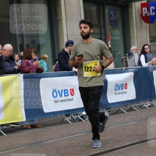 13.09.2026 - 21. swb-Marathon Bremen Strokosch-Dieckow http://msf.ph/oto/10359087 13.09.2026 11:19:09 Ziel 10004, 10629, 10933, 11050, 11760, 12224, 12462, 10005, 10202, 10344, 10524, 11629, 11794, 12090 meine-sportfotos.de
