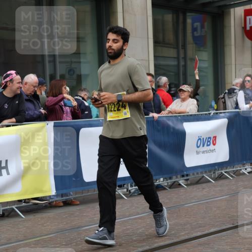 13.09.2026 - 21. swb-Marathon Bremen Strokosch-Dieckow http://msf.ph/oto/10359102 13.09.2026 11:19:09 Ziel 10004, 10629, 10933, 11050, 11760, 12224, 12462, 10005, 10202, 10344, 10524, 11629, 11794, 12090 meine-sportfotos.de