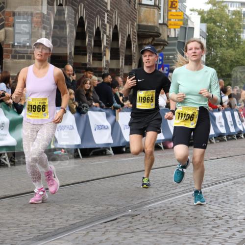 13.09.2026 - 21. swb-Marathon Bremen Strokosch-Dieckow http://msf.ph/oto/10359139 13.09.2026 10:57:42 Ziel 10166, 10177, 10226, 10300, 10394, 10517, 10518, 10578, 10687, 10969, 11106, 11365, 11480, 11498, 11609, 11667, 11734, 11966, 12037, 12111, 12263, 12372, 12382, 12383, 12400, 12411, 10078, 10460, 10559, 10565, 10707, 10728, 11136, 11153, 11332, 11532, 11568, 11824, 11856, 12228, 12231, 12427, 12551, 12555 meine-sportfotos.de