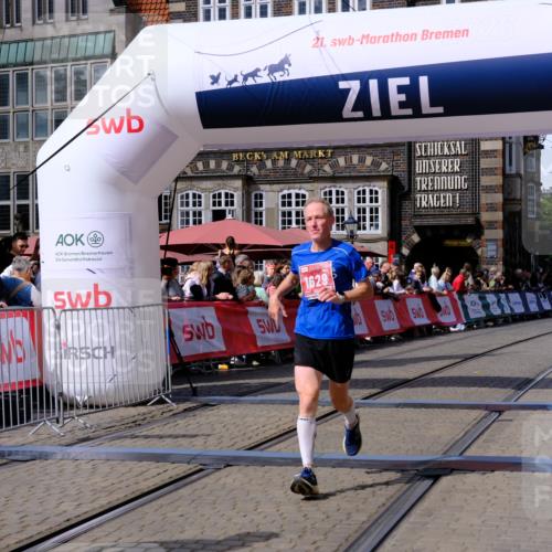 13.09.2026 - 21. swb-Marathon Bremen Tim E. http://msf.ph/oto/10359140 13.09.2026 12:55:00 Ziel 1020 meine-sportfotos.de
