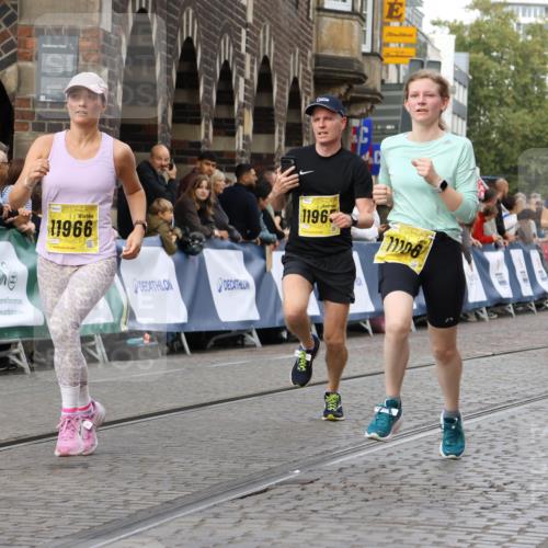 13.09.2026 - 21. swb-Marathon Bremen Strokosch-Dieckow http://msf.ph/oto/10359162 13.09.2026 10:57:42 Ziel 10166, 10177, 10226, 10300, 10394, 10517, 10518, 10578, 10687, 10969, 11106, 11365, 11480, 11498, 11609, 11667, 11734, 11966, 12037, 12111, 12263, 12372, 12382, 12383, 12400, 12411, 10078, 10460, 10559, 10565, 10707, 10728, 11136, 11153, 11332, 11532, 11568, 11824, 11856, 12228, 12231, 12427, 12551, 12555 meine-sportfotos.de