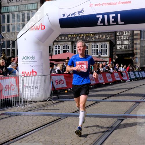 13.09.2026 - 21. swb-Marathon Bremen Tim E. http://msf.ph/oto/10359164 13.09.2026 12:55:00 Ziel 1020 meine-sportfotos.de