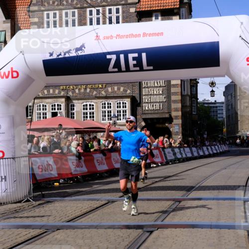 13.09.2026 - 21. swb-Marathon Bremen Tim E. http://msf.ph/oto/10359174 13.09.2026 12:55:21 Ziel 13085 meine-sportfotos.de