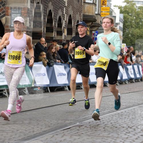 13.09.2026 - 21. swb-Marathon Bremen Strokosch-Dieckow http://msf.ph/oto/10359181 13.09.2026 10:57:42 Ziel 10166, 10177, 10226, 10300, 10394, 10517, 10518, 10578, 10687, 10969, 11106, 11365, 11480, 11498, 11609, 11667, 11734, 11966, 12037, 12111, 12263, 12372, 12382, 12383, 12400, 12411, 10078, 10460, 10559, 10565, 10707, 10728, 11136, 11153, 11332, 11532, 11568, 11824, 11856, 12228, 12231, 12427, 12551, 12555 meine-sportfotos.de