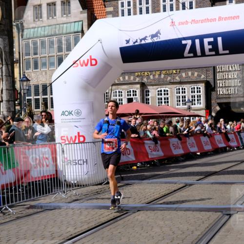 13.09.2026 - 21. swb-Marathon Bremen Tim E. http://msf.ph/oto/10359274 13.09.2026 12:55:24 Ziel 3744, 13085 meine-sportfotos.de